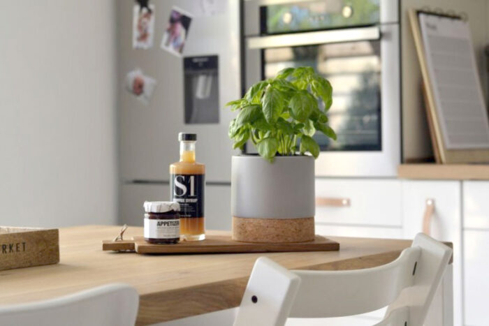 Lodówk inox w kuchni niezabudowana (51052)