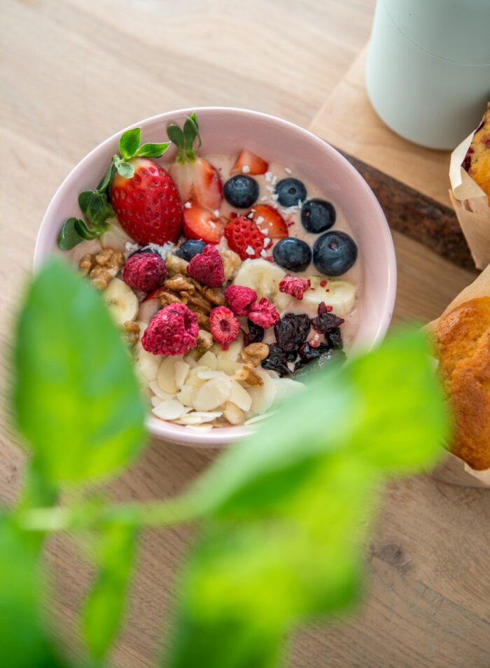 Smoothie bowl z mrożonymi owocami (55541)