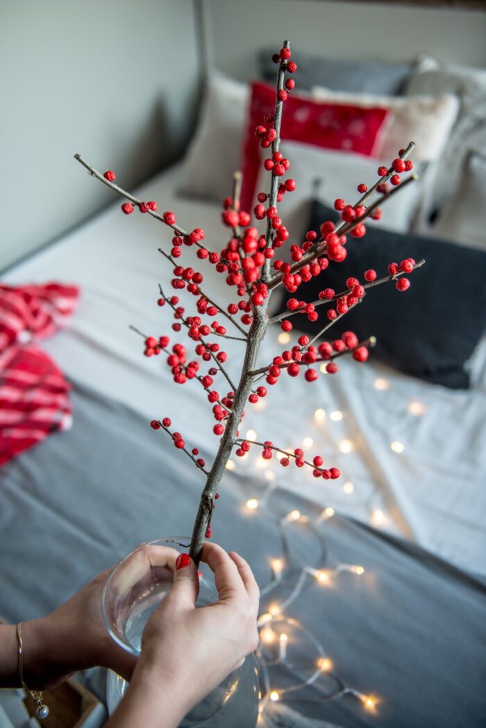 Gałązka ilex do świątecznej dekoracji domu (56373)