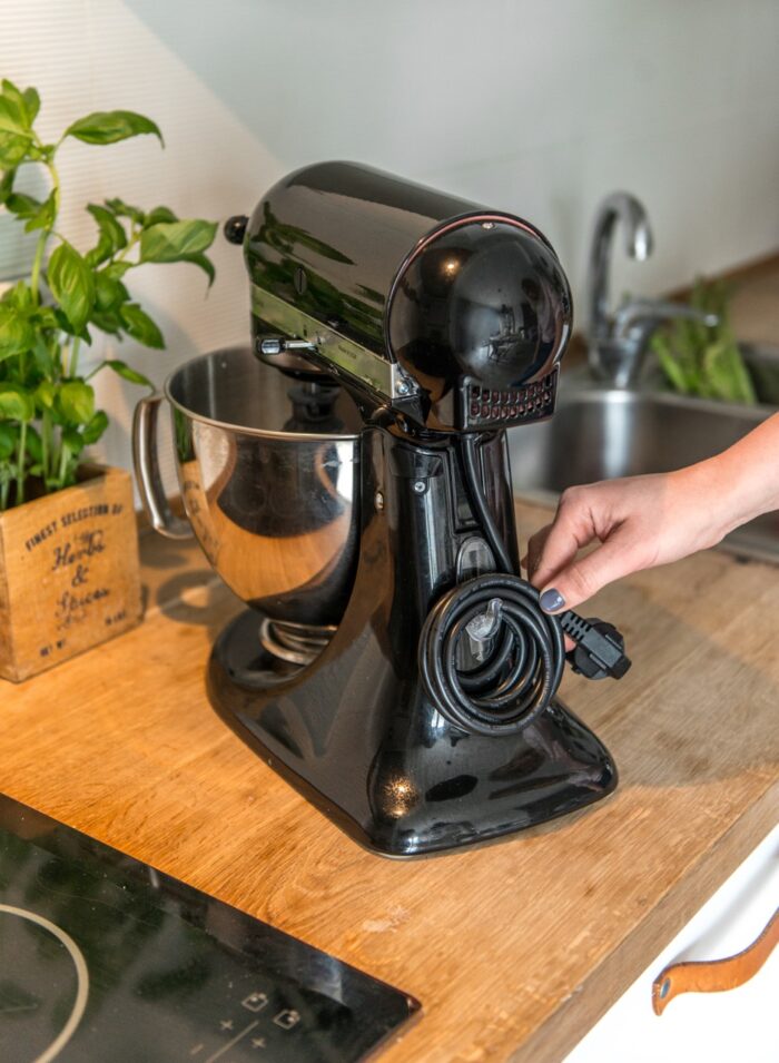 Pomocny uchwyt przy kitchen aid w kuchni (55769)
