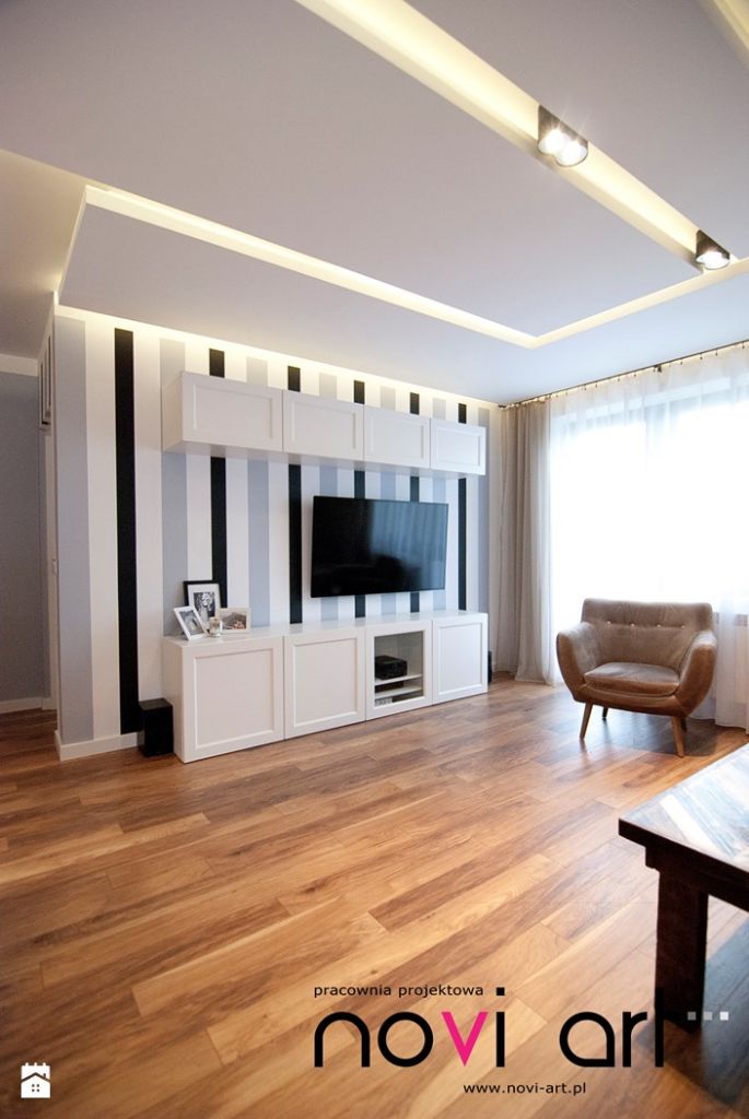 pasiasta tapeta w salonie (40151)