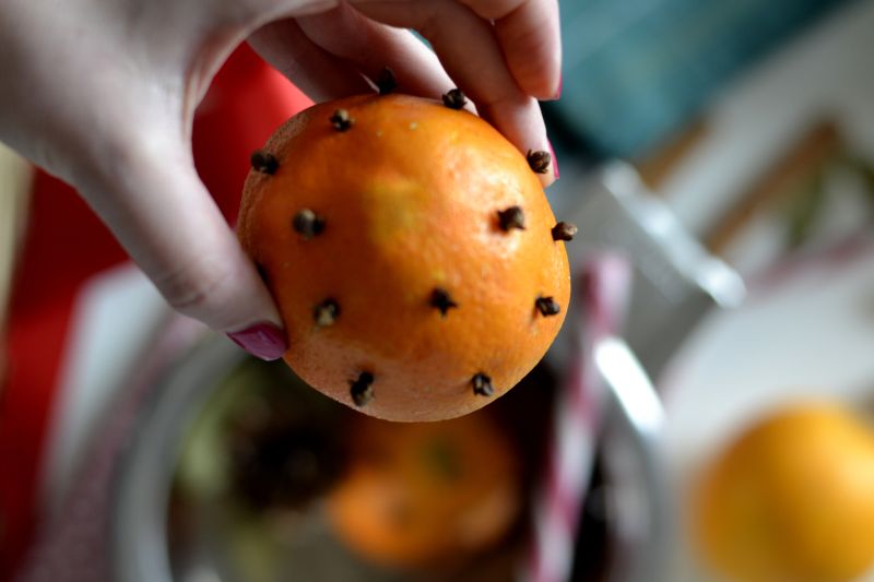 Pomarańcze z goździkami (47915)