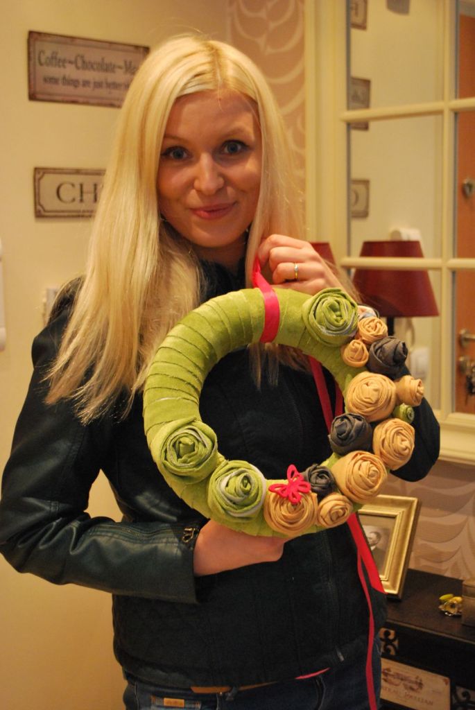 DIY,jak zrobić wiosenny wianek,wiosenne dekoracje,kolorowe wianki,zielony wianek