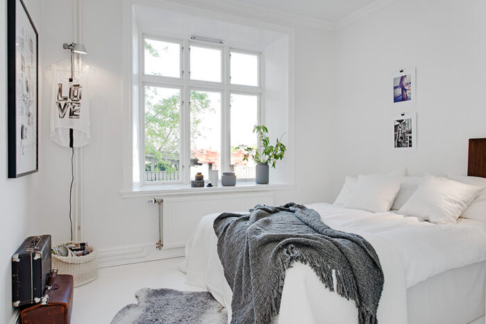 biała sypialnia,skandynawska sypialnia,białe aranżacje wnetrz,białe inspiracje,skandynawskie,białe wnętrza,białe mieszkania,białe apartamenty,estetyczne wnętrza,inspiracje biela i drewnem, 
