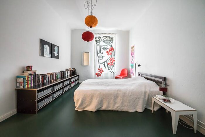 biała sypialnia loft