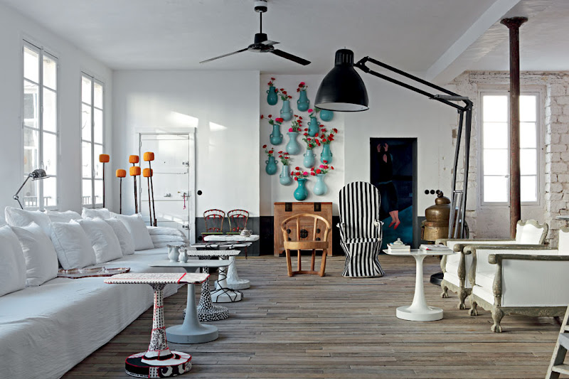 salon,otwarty salon,wejście,apartament w Paryżu,loft,paryski loft,Paolo Navone,loft Paolo Navone,włoska projektantka Paolo Navone,awangardowa stylizacja,aranżacja,