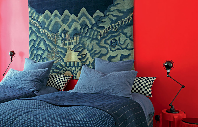 sypialnia,czerwone ściany,niebieskie dekoracje,loft,kuchnia,Paolo Navone,architekt włoski,projektantka włoska,shabby chic,nowoczesna kuchnia,metaliczna kuchnia,szara kuchnia