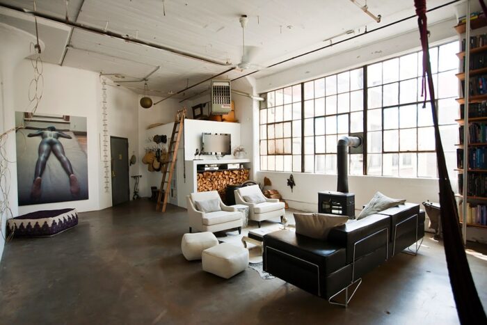  loft,aranżacja loftu,eklektyczny styl,loft w eklektycznym stylu,przemysłowe wnętrza,industrialne wnętrza,aranżacja industrialna,nietypowe wnętrza,otawrta przestrzeń loftu,wnętrza z duszą,wysokie wnętrza,artystyczne aranżacje loftu,loft projektanta Aliny Preciado,oryginalne wnętrza,ciekawe lofty,ciekawe aranżacje wnętrz