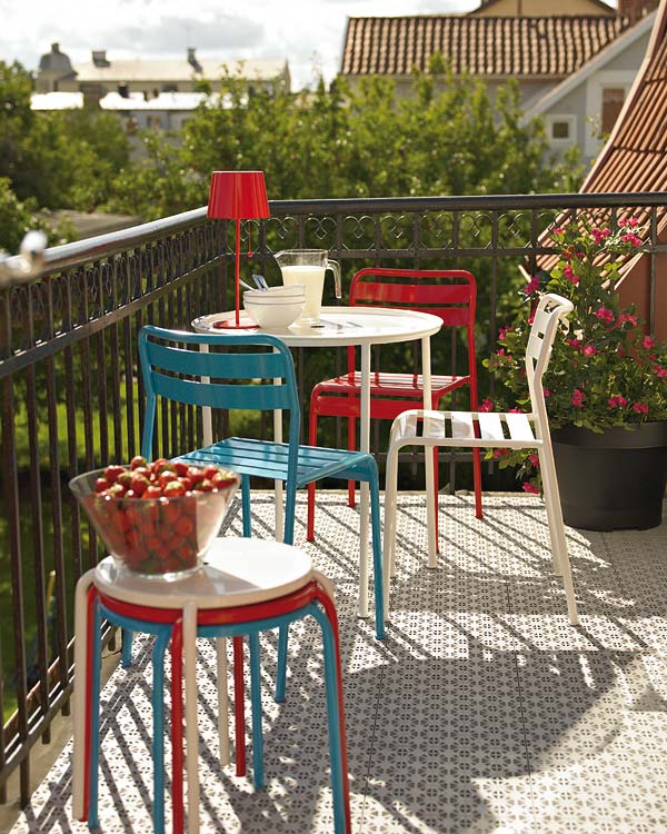 kolorowe mele do ogrodu,meble na balkon,aranżacja balkonu,ja urżądzić mały balkon