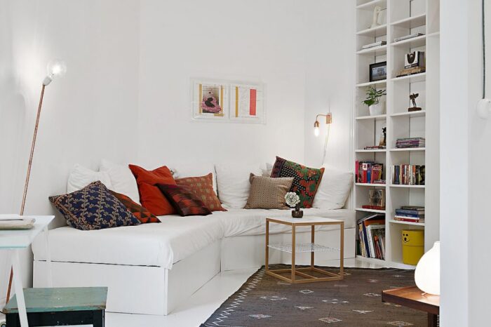nieregularna sofa w salonie nieregularna sofa w salonie
