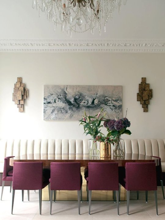 purpurowe krzesła w eleganckiej jadalni purpurowe krzesła w eleganckiej jadalni